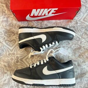 Nike Men's Black and White dunk low Sneakers